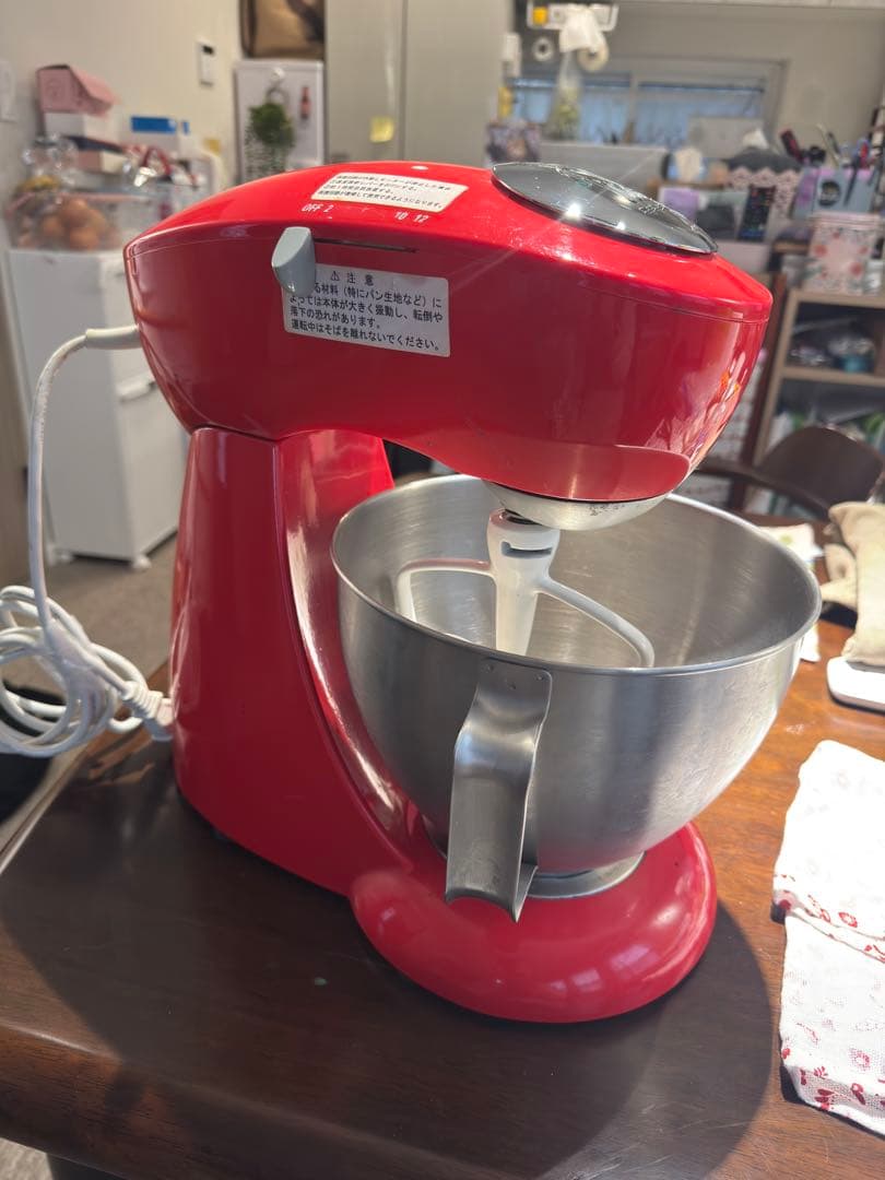 赤いスタンドミキサー ステンレスボウル付き