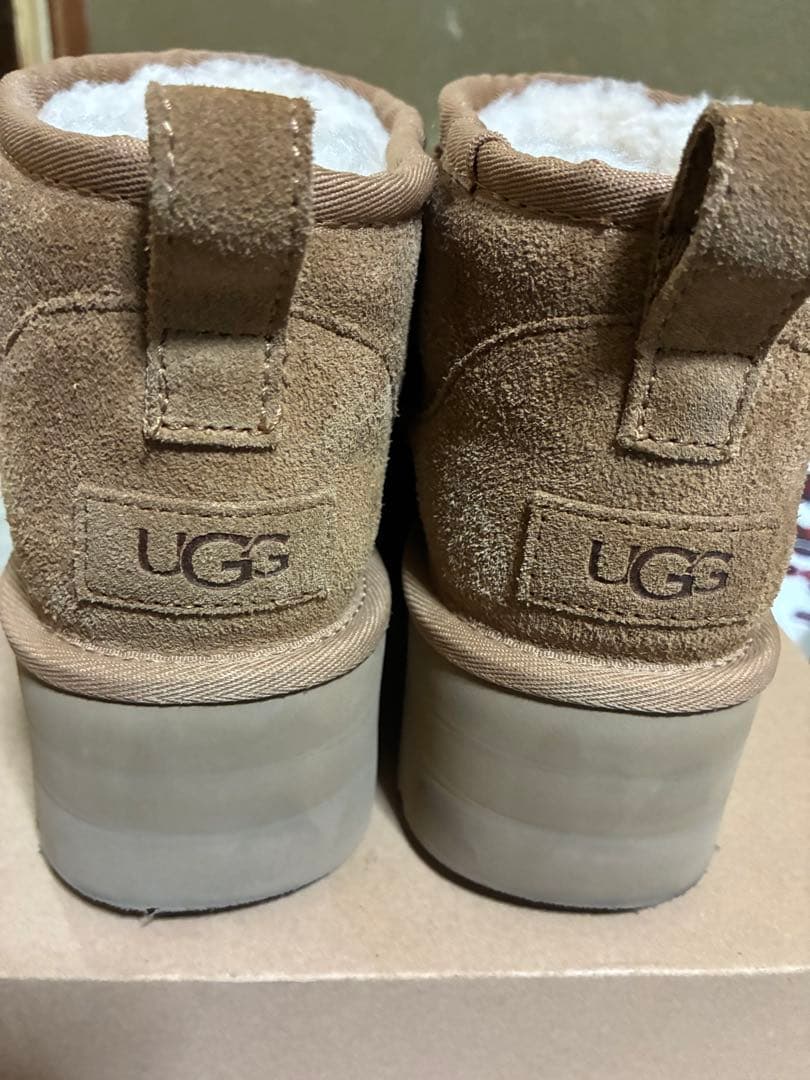 UGG厚底ムートンブーツ