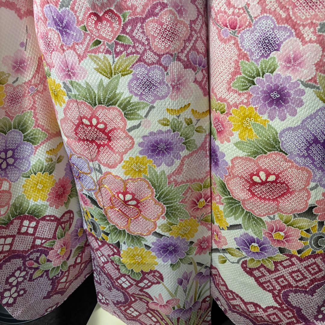 美品　総絞り　淡色　金駒刺繍　花模様　逸品　振袖　フルセット 振り袖