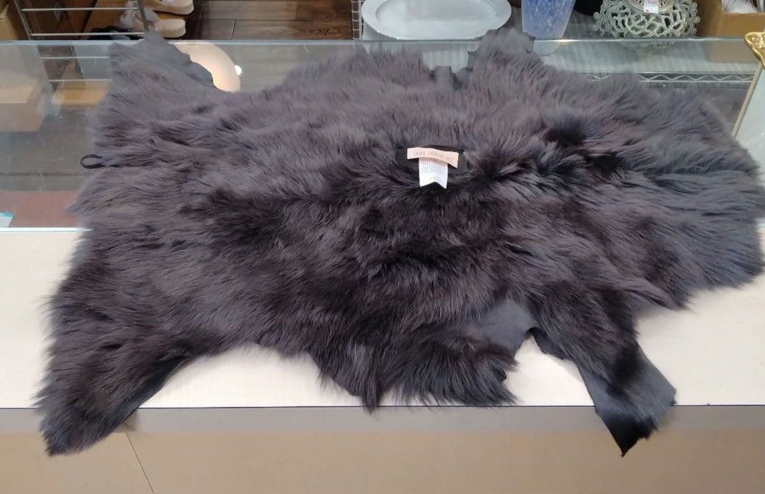 カールドノヒュー　ラムスキン　ボタンスカーフ　マフラー