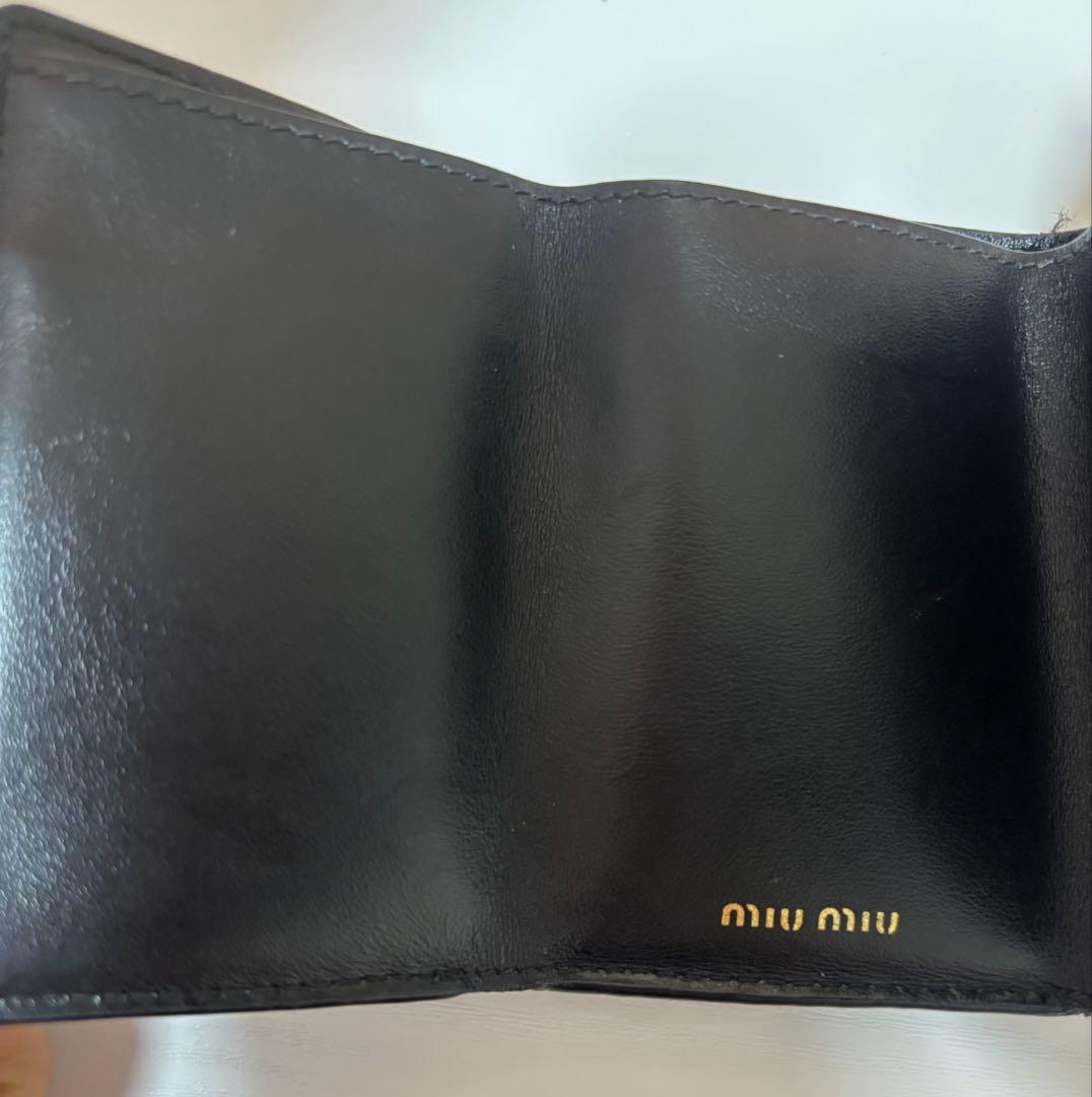 miumiu お財布黒　三つ折り　レザー　ゴールドロゴ　正規品　24時間以内配送