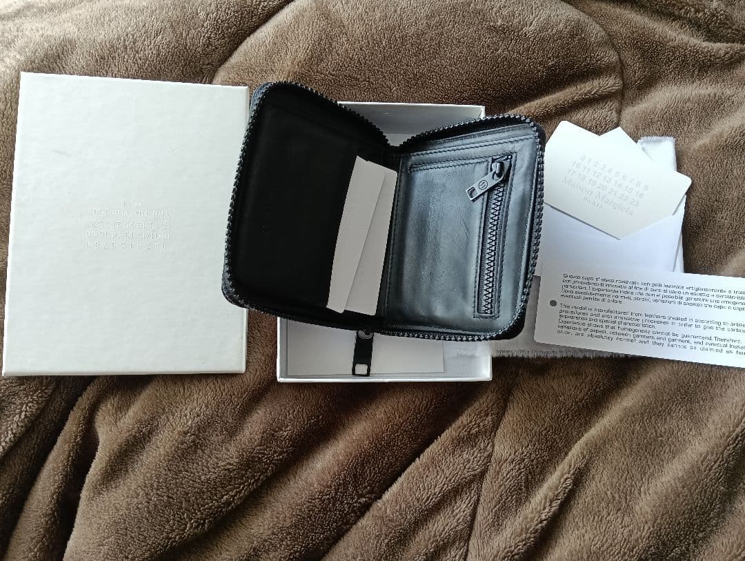 メゾンマルジェラ　二つ折り財布