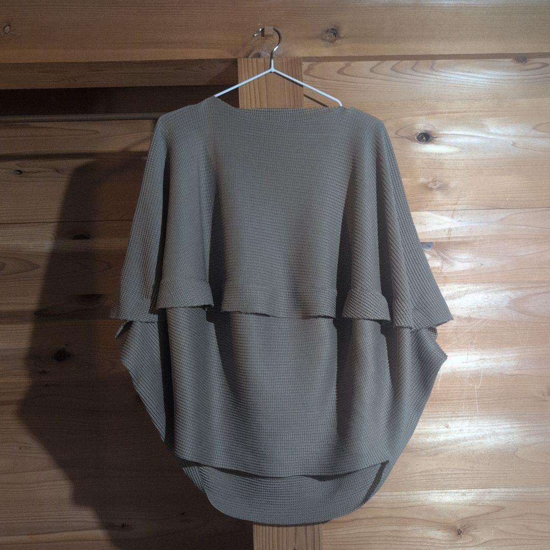 ISSEY MIYAKE me ベージュレイヤードトップス